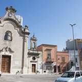 ...imbocchiamo via di Carbonara Duomo per ritrovarci davanti alla chiesa matrice, risalente al 1974 ma dall�aspetto barocco, in ricordo della pi� antica chiesa crollata nello stesso punto nel 1763